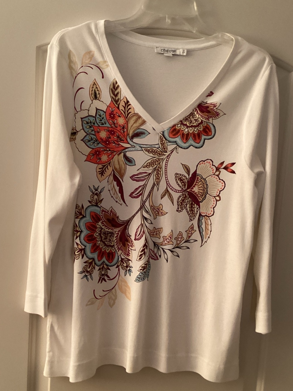 Chico's White V-Neck Floral Print Long Sleeve Top